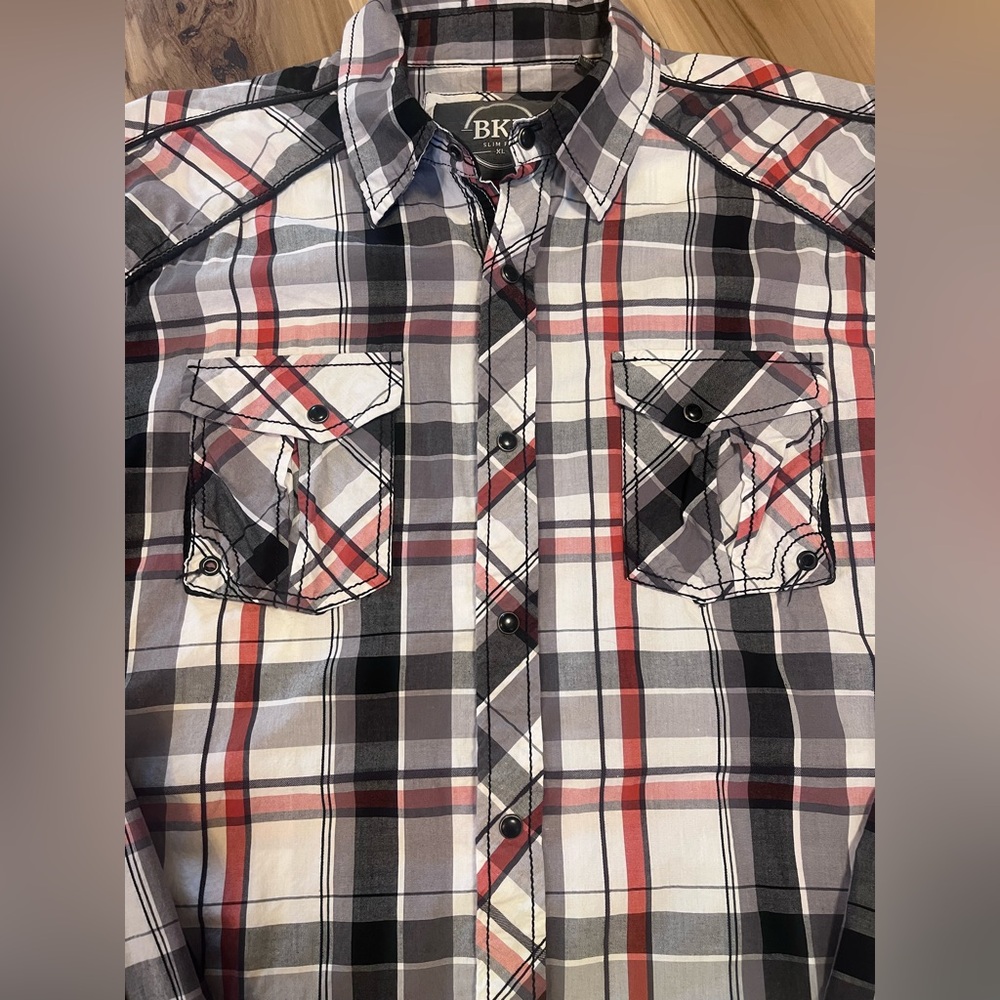 BKE Buckle Mens XL Slim Fit Long Sleeve Snap Button Down Shirt Black Red Plaid